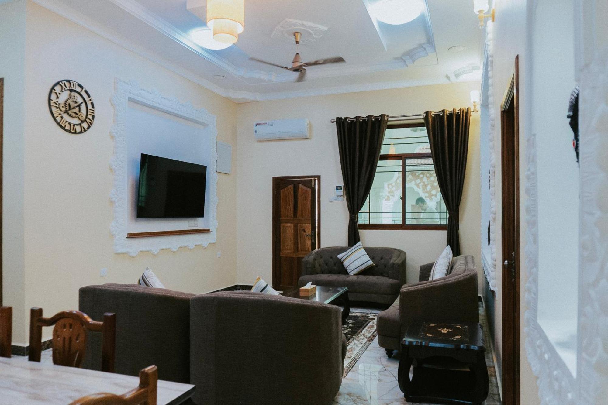 Sunny Palms Hotel 4*