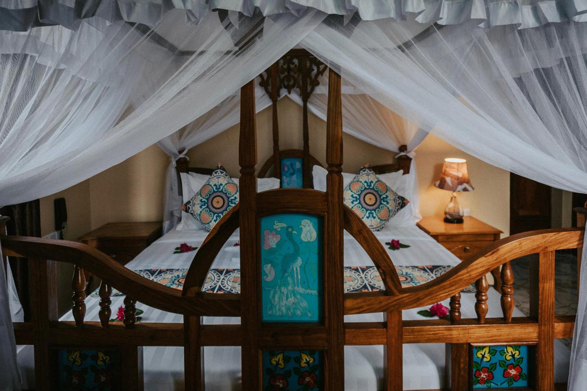 Sunny Palms Hotel