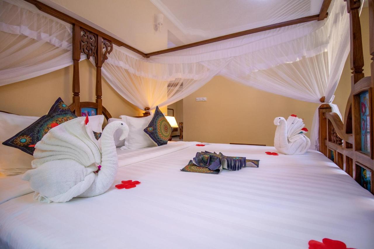 Sunny Palms 4* اوروا