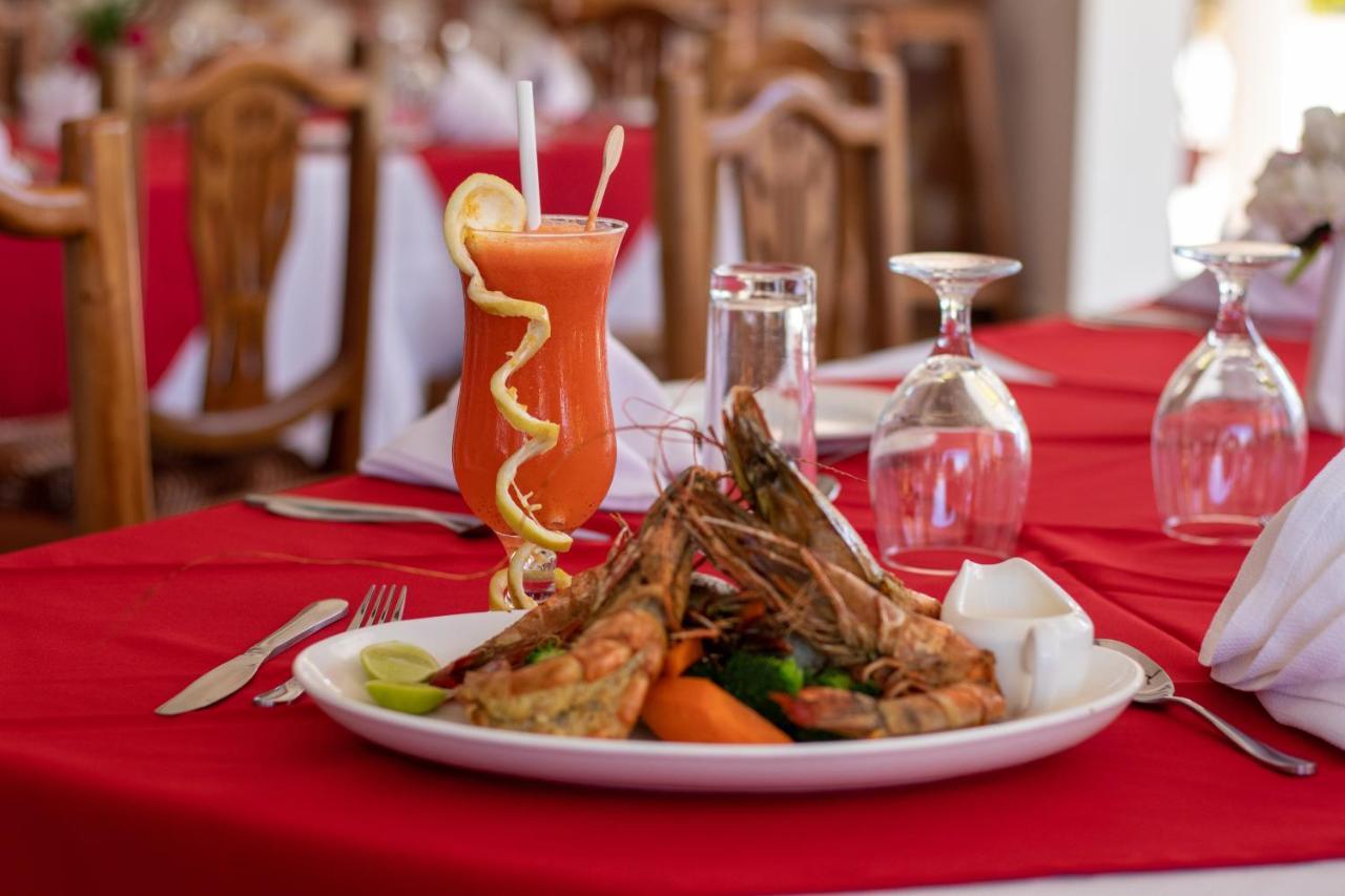 Hotel Sunny Palms Uroa