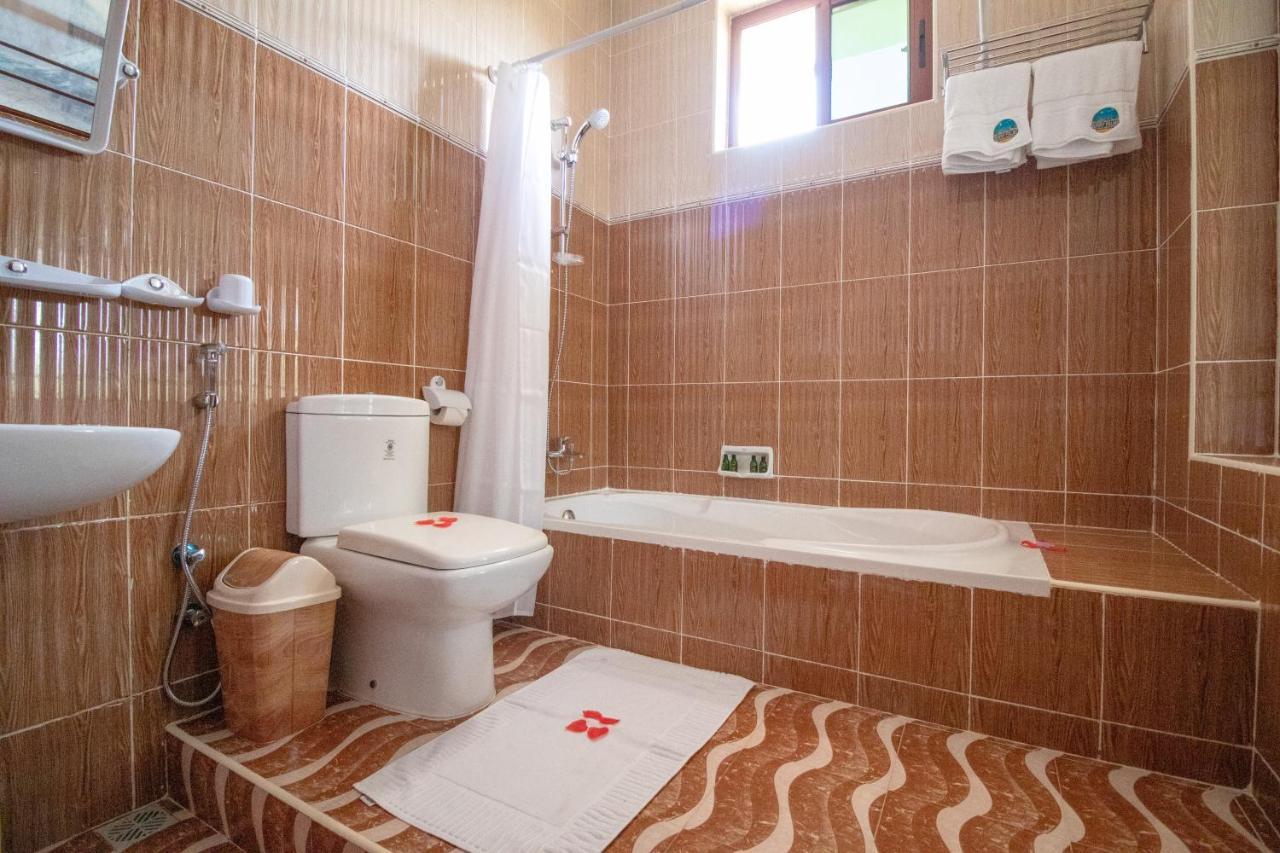 Sunny Palms Hotel Uroa