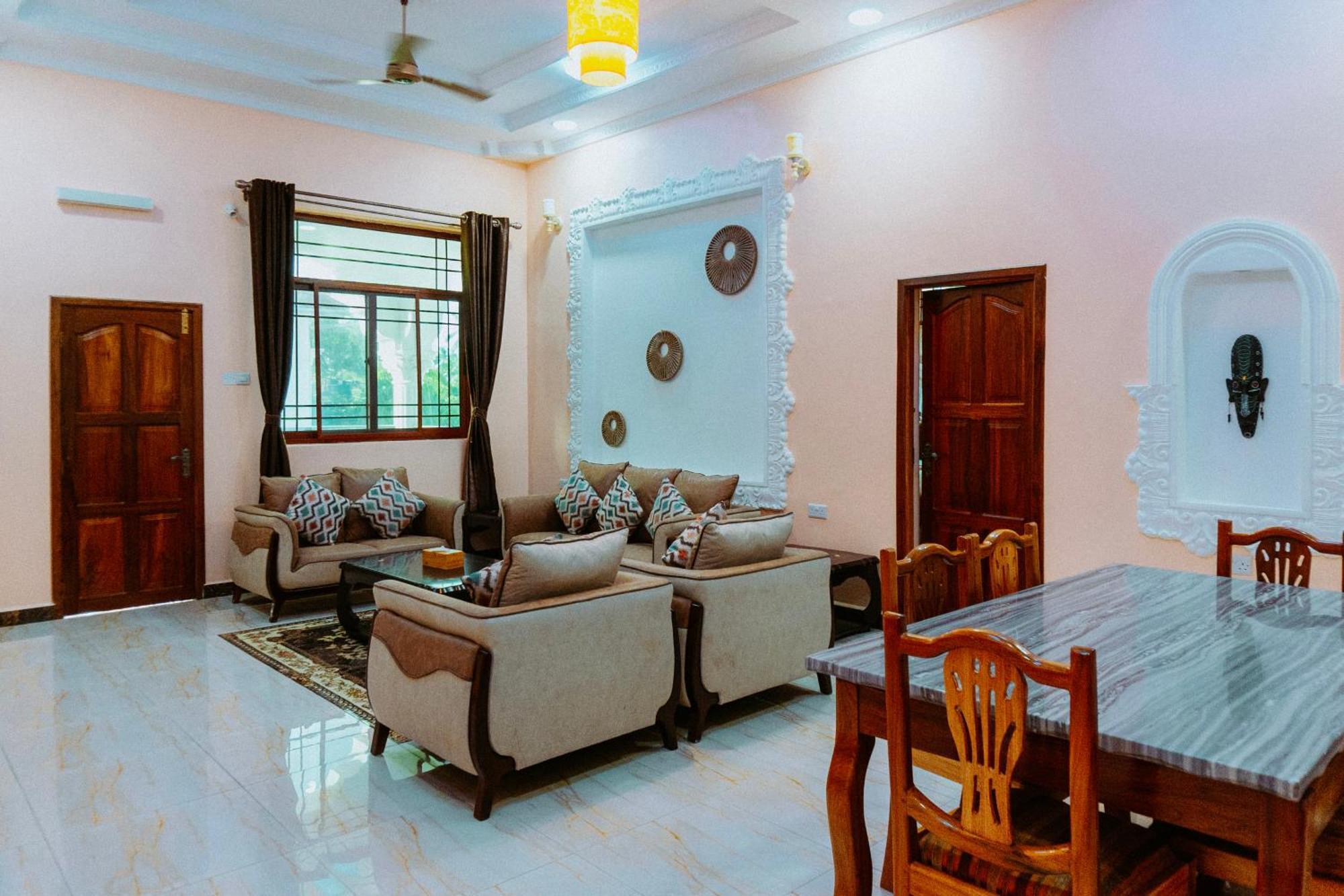 Sunny Palms Hotel Uroa